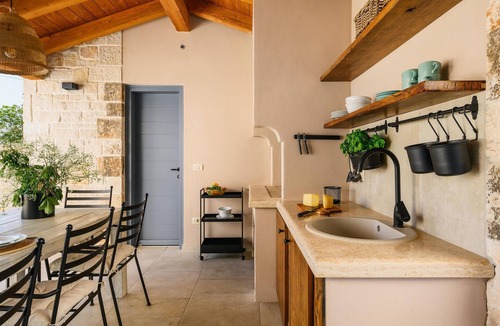 Jakovici House | Awesome home in Tinjan