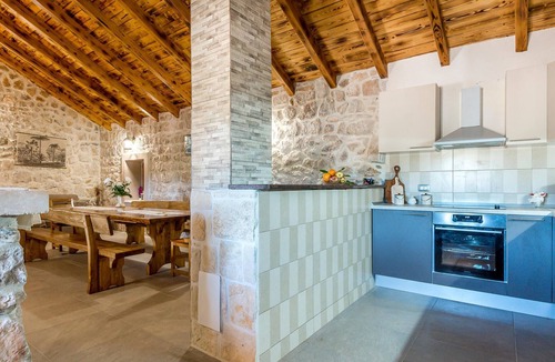Unesic House | Awesome home in Unesic