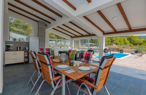 Imotski House | Awesome home in Vinjani Donji