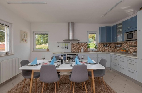 Imotski House | Awesome home in Vinjani Donji