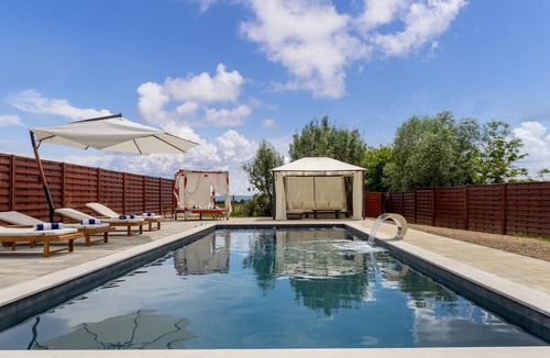 Kaptol House | Awesome home in Velika with heated swimming pool