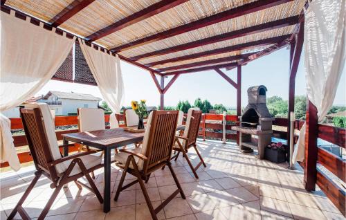 Kaptol House | Awesome Home In Velika With Heated Swimming Pool