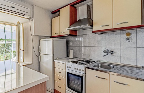 Viganj House | Awesome home in Viganj with kitchen