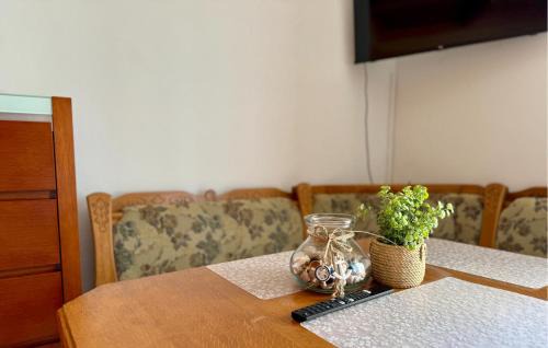 Viskovici Apartment | Awesome Studio In Labin With Swimming Pool