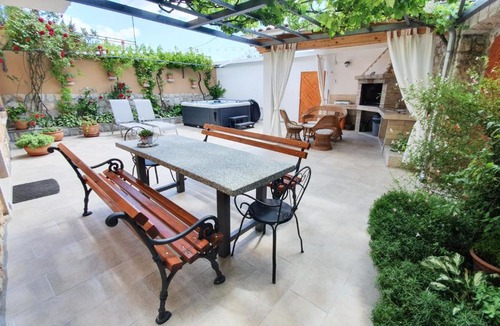 Grizane House | Barac Family Holiday Home