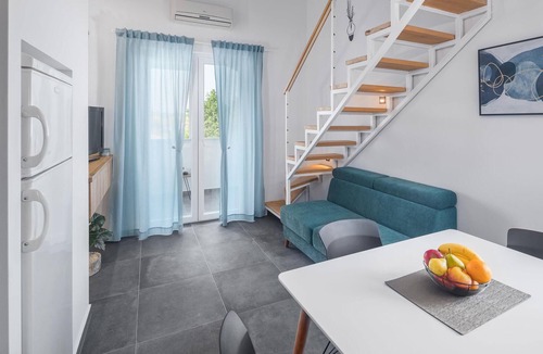 Cervar Porat Apartment | Beach front apartment in Cervar Porat with WiFi