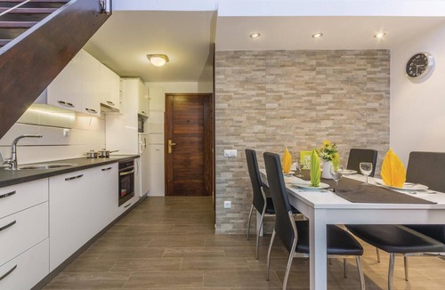 Cervar Porat Apartment | Beach front apartment in Cervar Porat with WiFi