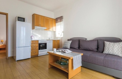 Makarska Apartment | Beach front apartment in Makarska