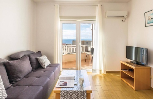 Makarska Apartment | Beach front apartment in Makarska