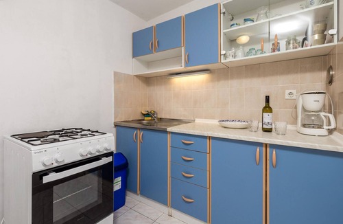 Senj Apartment | Beach front apartment in Starigrad with WiFi