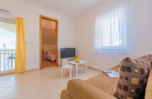 Kosljun Apartment | Beach front apartment in Kosljun with WiFi