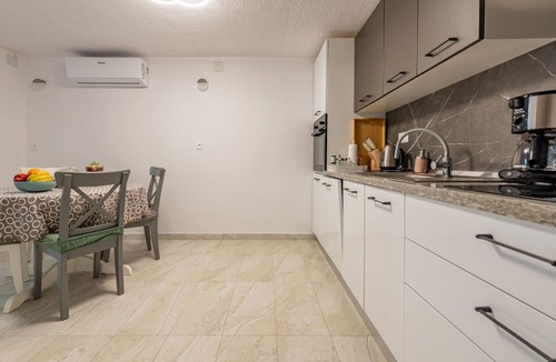 Zdrelac Apartment | Beach front apartment in Zdrelac with WiFi