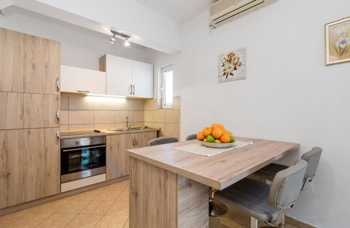 Kampor Apartment | Beach front apartment in Kampor