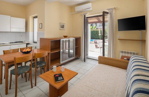Kukci Apartment | Beach front apartment in Porec