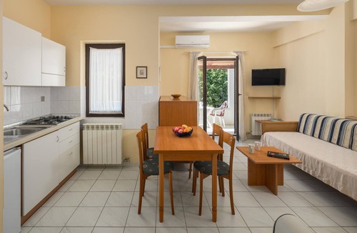 Kukci Apartment | Beach front apartment in Porec