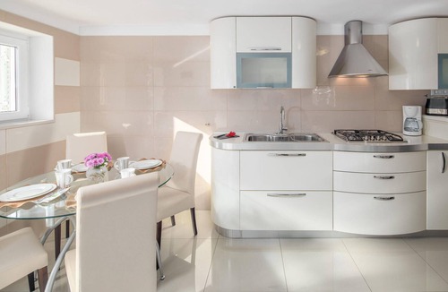 Ravni Apartment | Beach front apartment in Ravni with WiFi