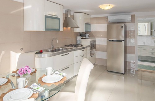 Ravni Apartment | Beach front apartment in Ravni with WiFi