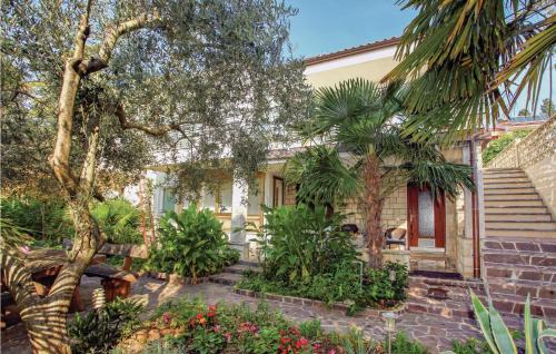 Piran Apartment | Beach Front Apartment In Lucija With Wifi