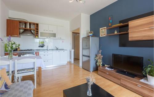 Finida Apartment | Beach Front Apartment In Umag With Wifi