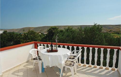 Vlasici Apartment | Beach Front Apartment In Vlasici With Wifi