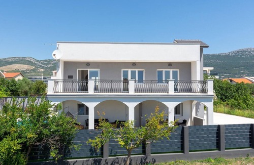 Kastel Novi House | Beach front home in Kastel Novi