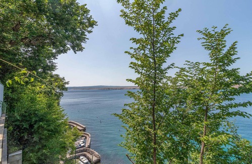Jadranovo House | Beach front home in Jadranovo with house sea view