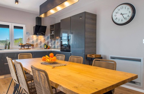 Viskovici House | Beach front home in Koromacno with sauna