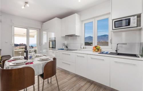 Sarsoni House | Beach Front Home In Kastav
