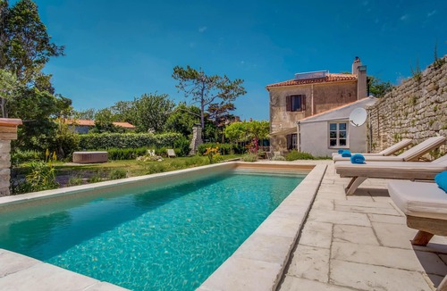 Mali Losinj House | Beach front home in Osor
