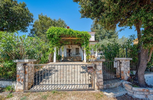 Peruski House | Beach front home in Pavicini