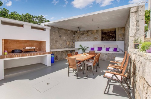 Belej House | Beach front home in Plat
