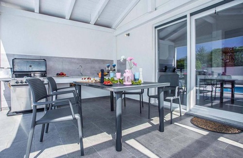 Stinjan House | Beach front home in Pula