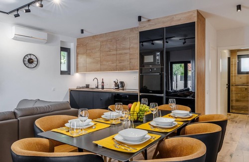 Vrsi House | Beach front home in Vrsi