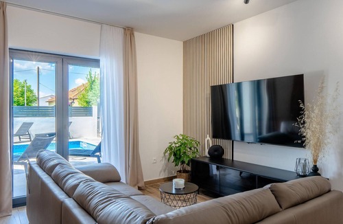Vrsi House | Beach front home in Vrsi