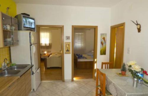 Ivan Dolac Apartment | Beachfront Apartments Pla a - Two Bedroom Apartment A4