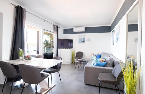Njivice Apartment | Beachfront app 1 Villa Sunset Sea (sea view)