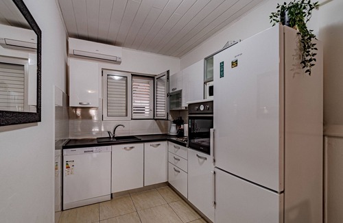 Vela Luka House | Beachfront family-friendly house with hot tub Cove Stratinčica, Korčula (K-9265)