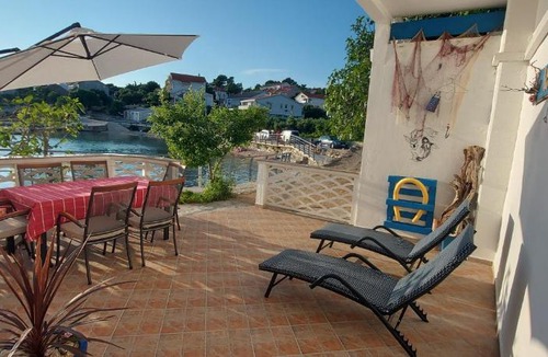 Jakisnica House | Beachfront House Ugor