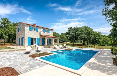 Funtana House | Beachfront stone villa just 800 metres from the beach with private pool, BBQ, washing machine