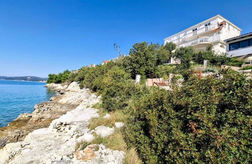 Okrug Donji Apartment | Beachside apartment Belle Vue 2