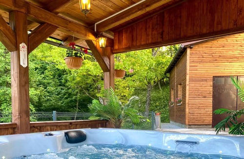 Brod Moravice Apartment | Beautiful apartment for 4 people with WIFI, hot tub, TV and balcony
