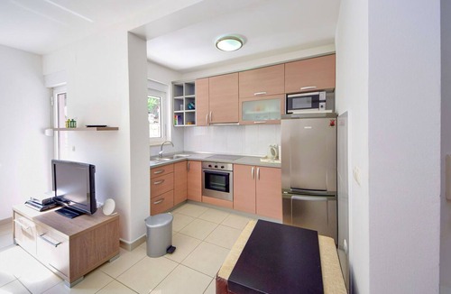 Blace Apartment | Beautiful apartment for 5 people with WIFI, A/C, TV, balcony and pets allowed