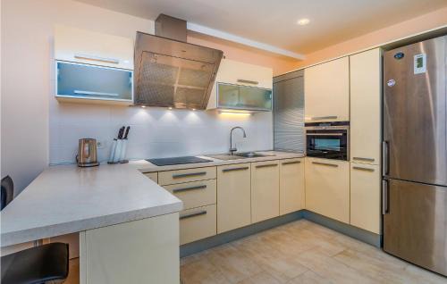 Donji Kraj Apartment | Beautiful Apartment In Moscenicka Draga With Wifi