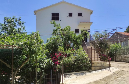 Businci Apartment | Beautiful apartment in Okrug Gornji with WiFi