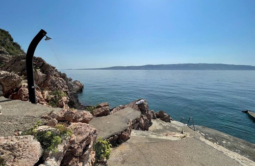 Senj Apartment | Beautiful apartment for 4 guests with WIFI, A/C, TV, terrace and pets allowed
