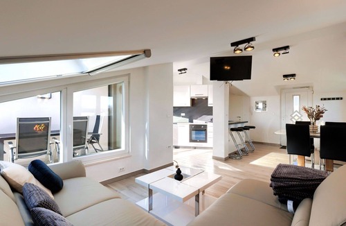 Murine Apartment | Beautiful apartment for 4 people with WIFI, A/C, pool, TV and terrace