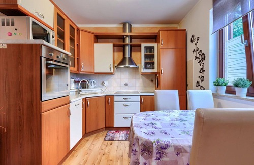 Karigador Apartment | Beautiful apartment for 4 guests with WIFI, A/C, TV and balcony