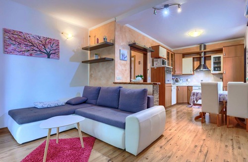 Karigador Apartment | Beautiful apartment for 4 guests with WIFI, A/C, TV and balcony