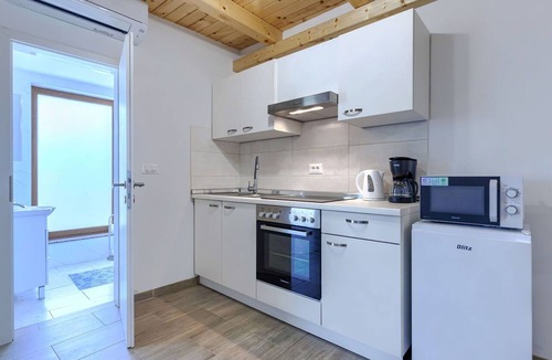 Lovrecica Apartment | Beautiful apartment for 4 guests with A/C, WIFI, TV and terrace