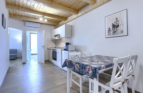 Lovrecica Apartment | Beautiful apartment for 4 guests with A/C, WIFI, TV and terrace